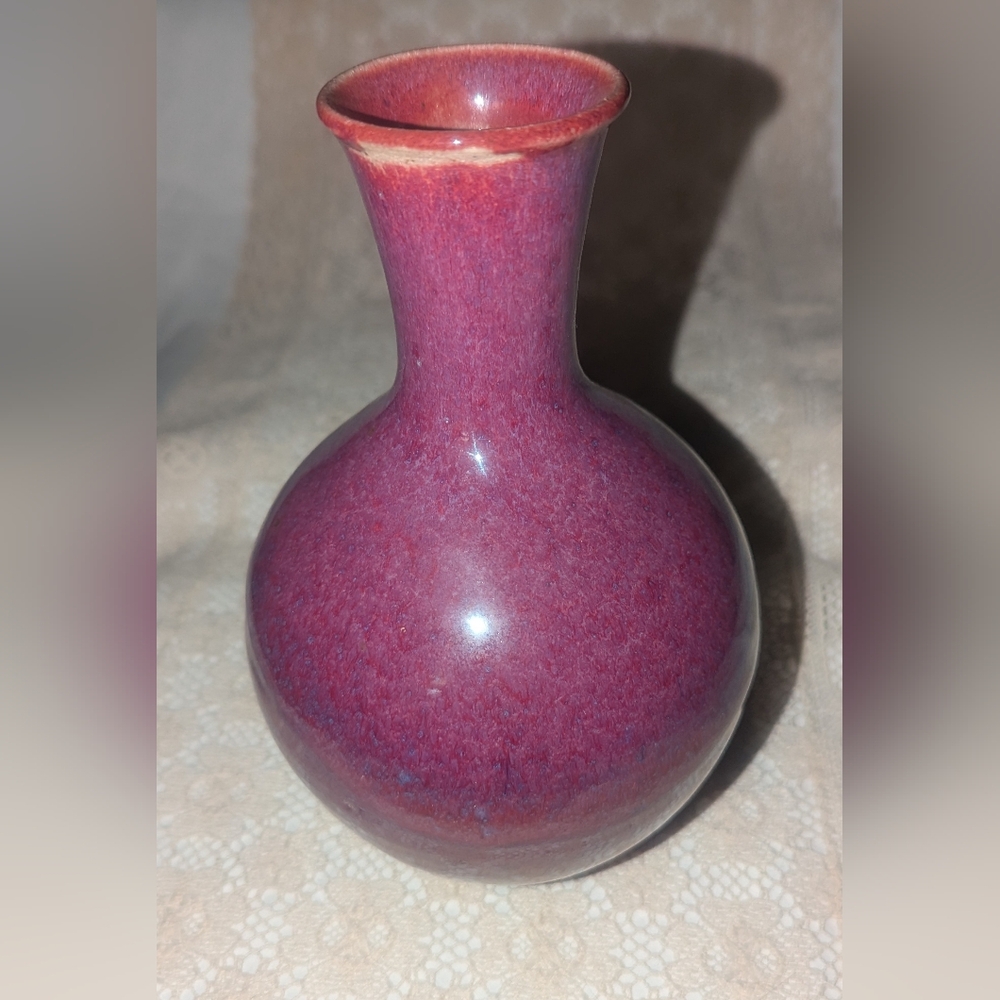 Elegant Shiwan Pottery Ceramic Vase. Made In China.